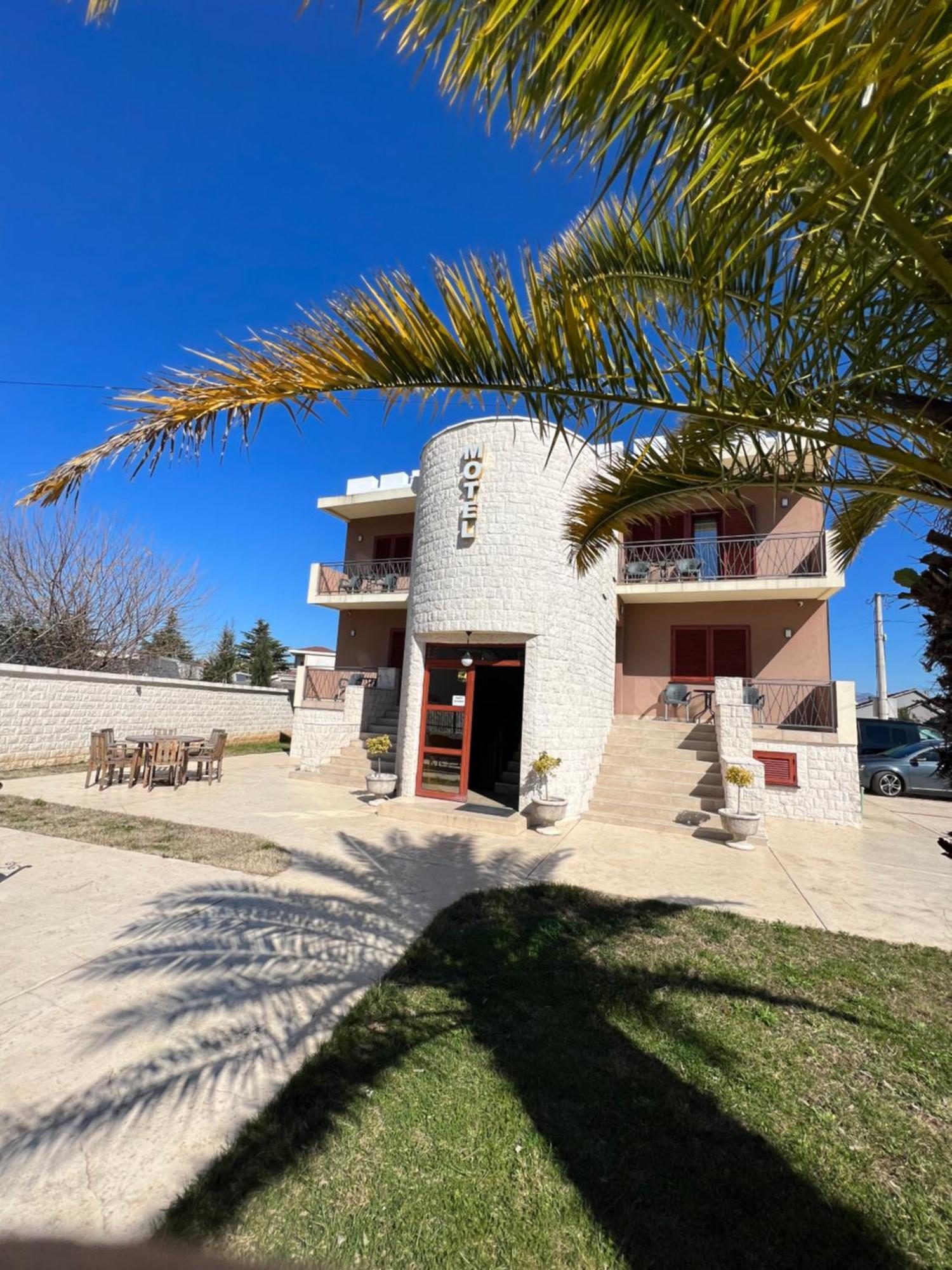 Motel Zeta Lux Mitrovici  Εξωτερικό φωτογραφία